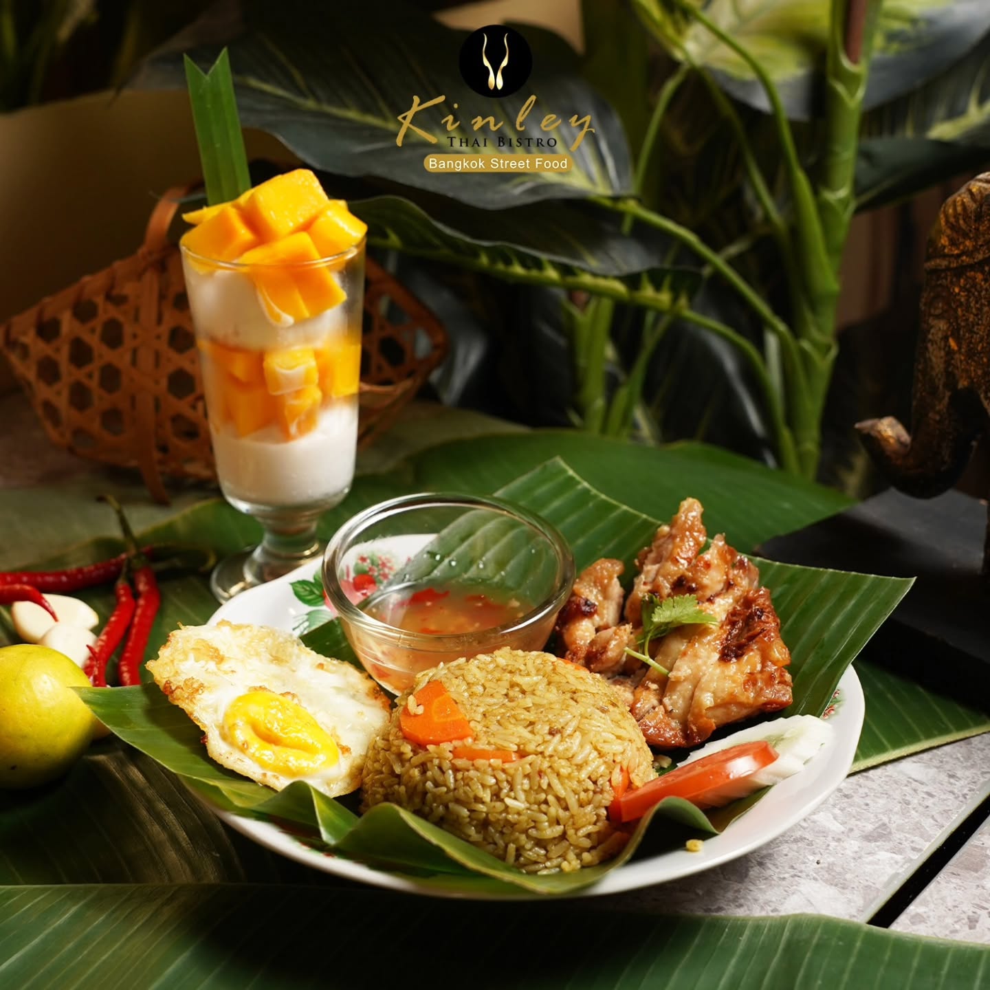 Nikmati sensasi autentik Thailand di Kinley Bistro dengan Khao Gaeng Kiew Wan!

Perpaduan nasi hangat dengan kari hijau yang kaya rempah, potongan daging ayam yang empuk, dan sentuhan santan yang creamy.
Yuk, mampir dan rasakan kelezatan yang bikin nagih!

Rasakan kelezatan otentik di @kinleybistro! Kami hanya menggunakan bahan alami tanpa perasa atau bubuk buatan. Semua diolah dengan bahan segar, termasuk santan segar yang dipersiapkan setiap hari. Nikmati kualitas yang bisa Anda rasakan di setiap gigitan! 🥥