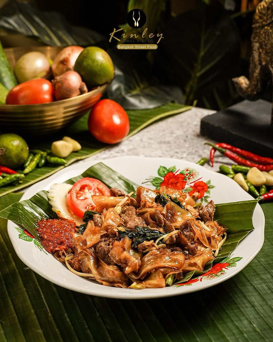 Mau coba kwetiao goreng khas Thailand tanpa harus ke sana? Yuk datang ke Kinley dan nikmati mie khas Thailand langsung dari chef asli Thailand. 🇹🇭

Rasakan kelezatan otentik di @kinleybistro! Kami hanya menggunakan bahan alami tanpa perasa atau bubuk buatan. Semua diolah dengan bahan segar, termasuk santan segar yang dipersiapkan setiap hari. Nikmati kualitas yang bisa Anda rasakan di setiap gigitan! 🥥