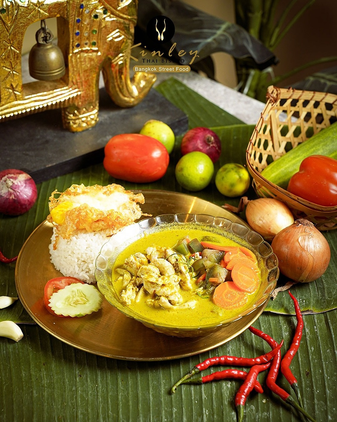 Sudah coba Nasi Kari Hijau Kinley?
Rasakan cita rasa autentik Thailand di Kinley Thai Bistro! ‍
Sejak 2014, kami menghadirkan masakan Thailand otentik dengan bahan segar berkualitas, langsung dari dapur Thai Masterchef kami!  Setiap suapan adalah petualangan rasa yang kaya rempah dan menggugah selera! 🤩

Rasakan kelezatan otentik di @kinleybistro! Kami hanya menggunakan bahan alami tanpa perasa atau bubuk buatan. Semua diolah dengan bahan segar, termasuk santan segar yang dipersiapkan setiap hari. Nikmati kualitas yang bisa Anda rasakan di setiap gigitan! 🥥

 Tag teman yang harus coba makan di sini!