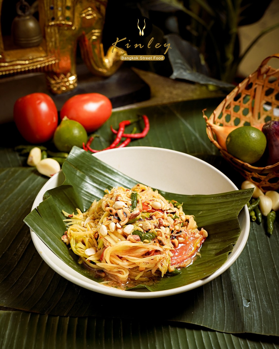 Mau sensasi segar yang nagih? Som Tam ala Kinley jawabannya! Salad pepaya/mangga khas Thailand yang bikin lidah bergoyang! 🌶️

Rasakan kelezatan otentik di @kinleybistro! Kami hanya menggunakan bahan alami tanpa perasa atau bubuk buatan. Semua diolah dengan bahan segar, termasuk santan segar yang dipersiapkan setiap hari. Nikmati kualitas yang bisa Anda rasakan di setiap gigitan! 🥥

 Tag teman yang harus coba makan di sini!