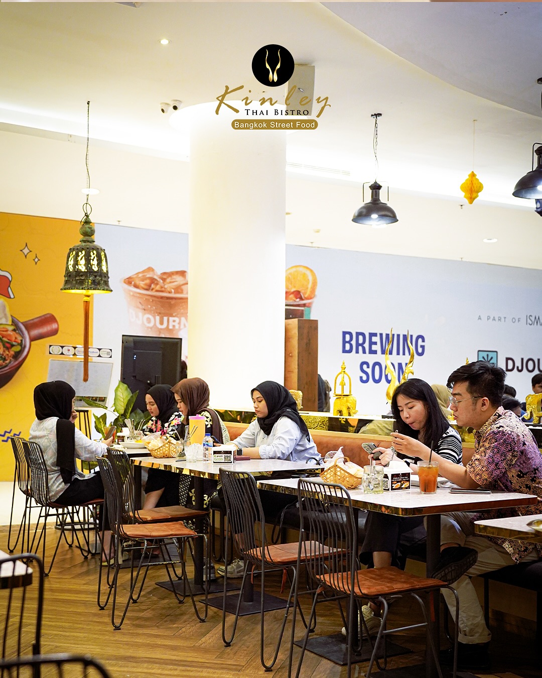 Warm and cozy restaurant. Kinley cocok banget jadi pilihan tempat kuliner khas otentik ala Thailand pilihanmu. Yuk eksplor rasa di Kinley 

Rasakan kelezatan otentik di @kinleybistro! Kami hanya menggunakan bahan alami tanpa perasa atau bubuk buatan. Semua diolah dengan bahan segar, termasuk santan segar yang dipersiapkan setiap hari. Nikmati kualitas yang bisa Anda rasakan di setiap gigitan! 

 Tag teman yang harus coba makan di sini!