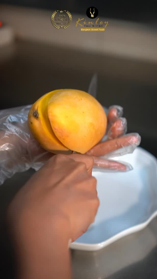 Kalau kamu pikir kamu sudah merasakan semua kesegaran mangga, tunggu sampai kamu kenalan sama Ice King Mango dari Kinley!
Rasakan kelezatan otentik di @kinleybistro! Kami hanya menggunakan bahan alami tanpa perasa atau bubuk buatan. Semua diolah dengan bahan segar, termasuk santan segar yang dipersiapkan setiap hari. Nikmati kualitas yang bisa Anda rasakan di setiap gigitan! 🥥
Tag teman yang harus coba makan di sini!