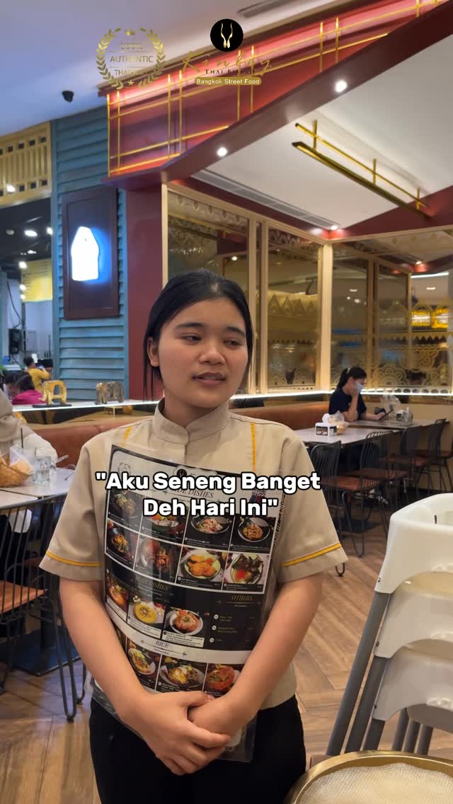 Bukan cuma kerja bareng, tapi juga tumbuh bareng. Inilah keluarga kecil kami di Kinley 🤍
Rasakan kelezatan otentik di @kinleybistro! Kami hanya menggunakan bahan alami tanpa perasa atau bubuk buatan. Semua diolah dengan bahan segar, termasuk santan segar yang dipersiapkan setiap hari. Nikmati kualitas yang bisa Anda rasakan di setiap gigitan! 🥥
Tag teman yang harus coba makan di sini!