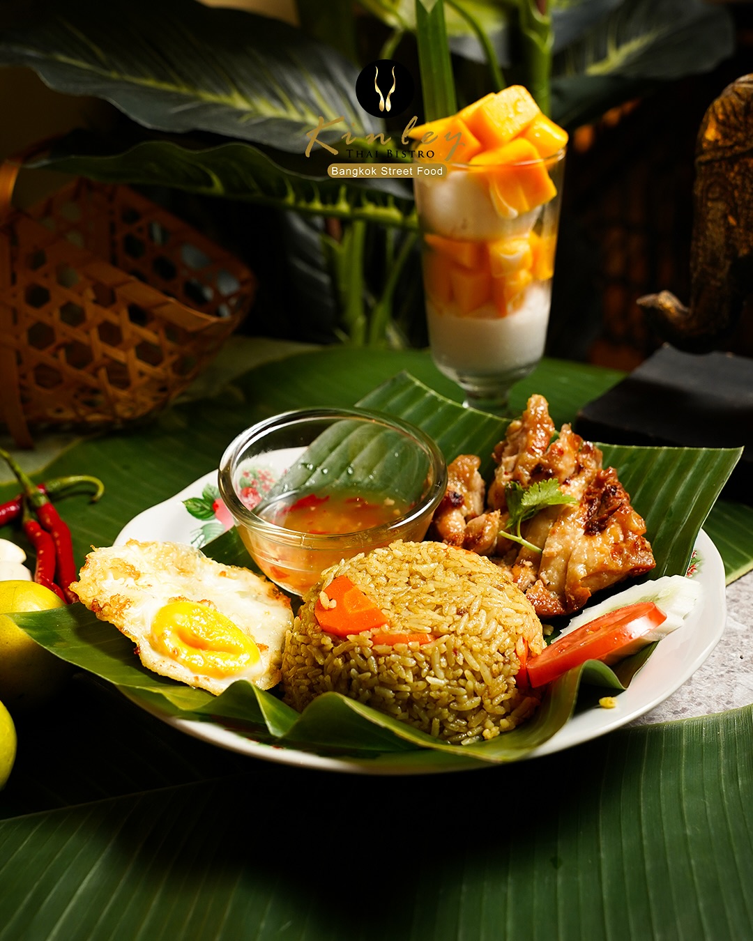 Langsung ke Thailand tanpa tiket pesawat 🇹🇭 
Rasakan setiap rempah khas yang meledak di lidah hanya di Kinley 

Siap berpetualang dengan rasa baru?  Yuk, datang ke @kinleybistro dan eksplorasi menu favoritmu! Semua diolah dengan bahan segar, termasuk santan segar yang dipersiapkan setiap hari. Nikmati kualitas yang bisa Anda rasakan di setiap gigitan! 🥥

 Tag teman yang harus coba makan di sini!