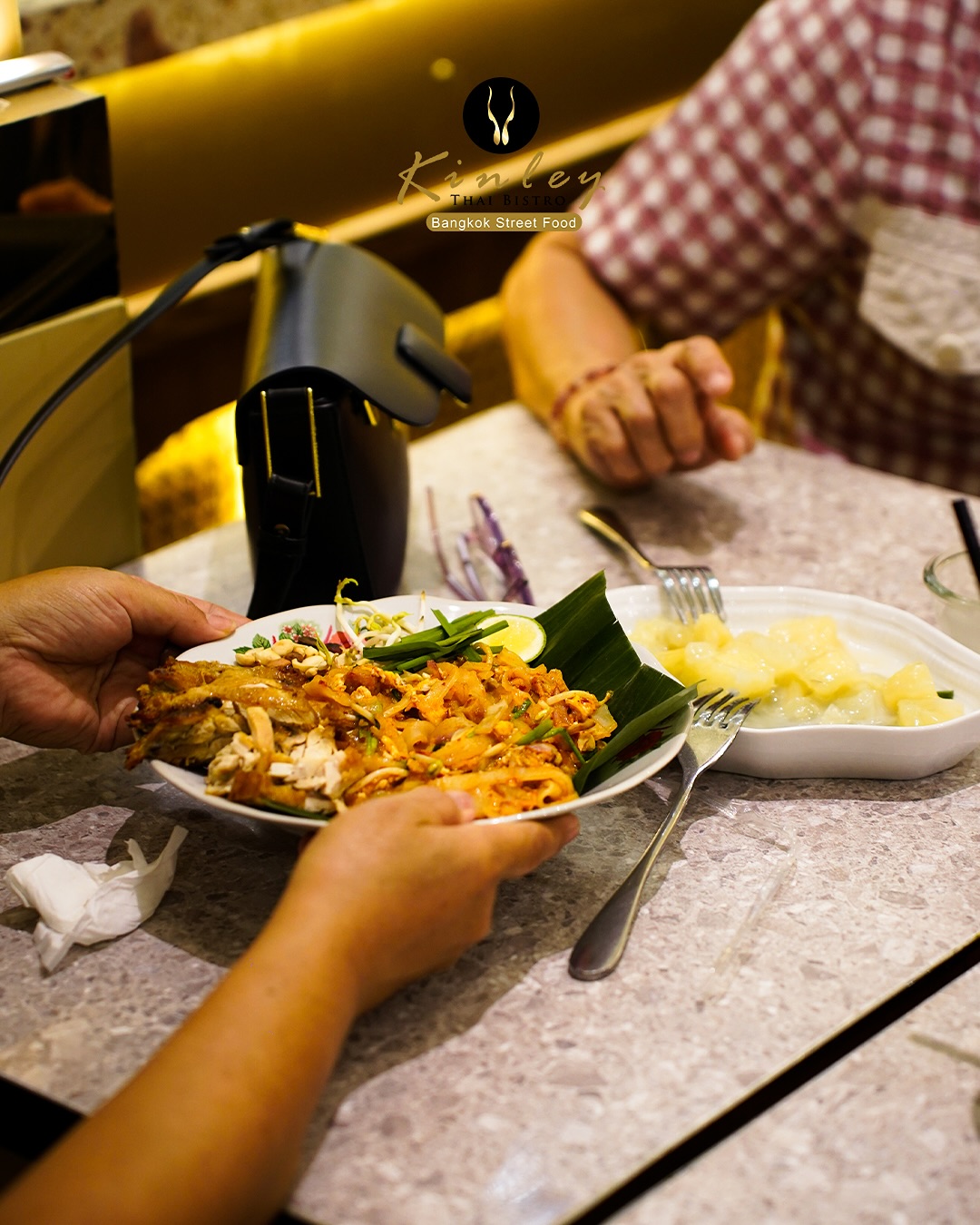 Nggak perlu jauh-jauh ke Bangkok, cukup ke Kinley! Sensasi rasa Thailand asli siap manjain lidahmu.

Siap berpetualang dengan rasa baru?  Yuk, datang ke @kinleybistro dan eksplorasi menu favoritmu! Semua diolah dengan bahan segar, termasuk santan segar yang dipersiapkan setiap hari. Nikmati kualitas yang bisa Anda rasakan di setiap gigitan! 🥥

 Tag teman yang harus coba makan di sini!