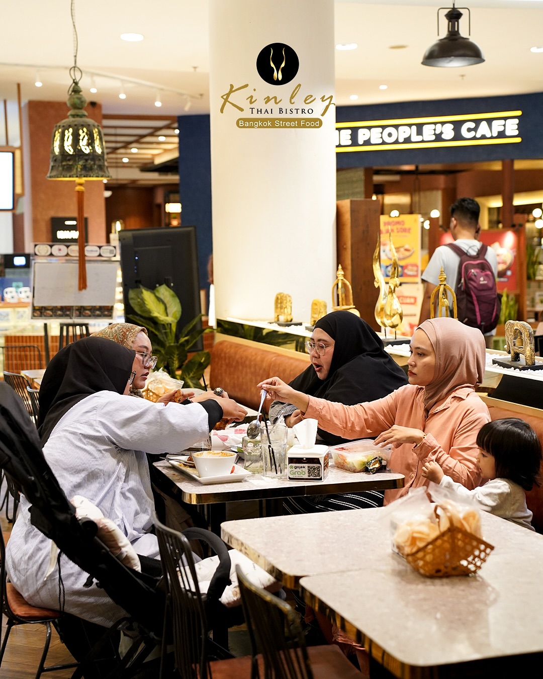 Bumbu khas, aroma rempah, dan tawa di setiap meja
Makan di Kinley selalu bikin hati senang dan perut kenyang!
Rasakan kelezatan otentik di @kinleybistro! Kami hanya menggunakan bahan alami tanpa perasa atau bubuk buatan. Semua diolah dengan bahan segar, termasuk santan segar yang dipersiapkan setiap hari. Nikmati kualitas yang bisa Anda rasakan di setiap gigitan! 🥥
Tag teman yang harus coba makan di sini!