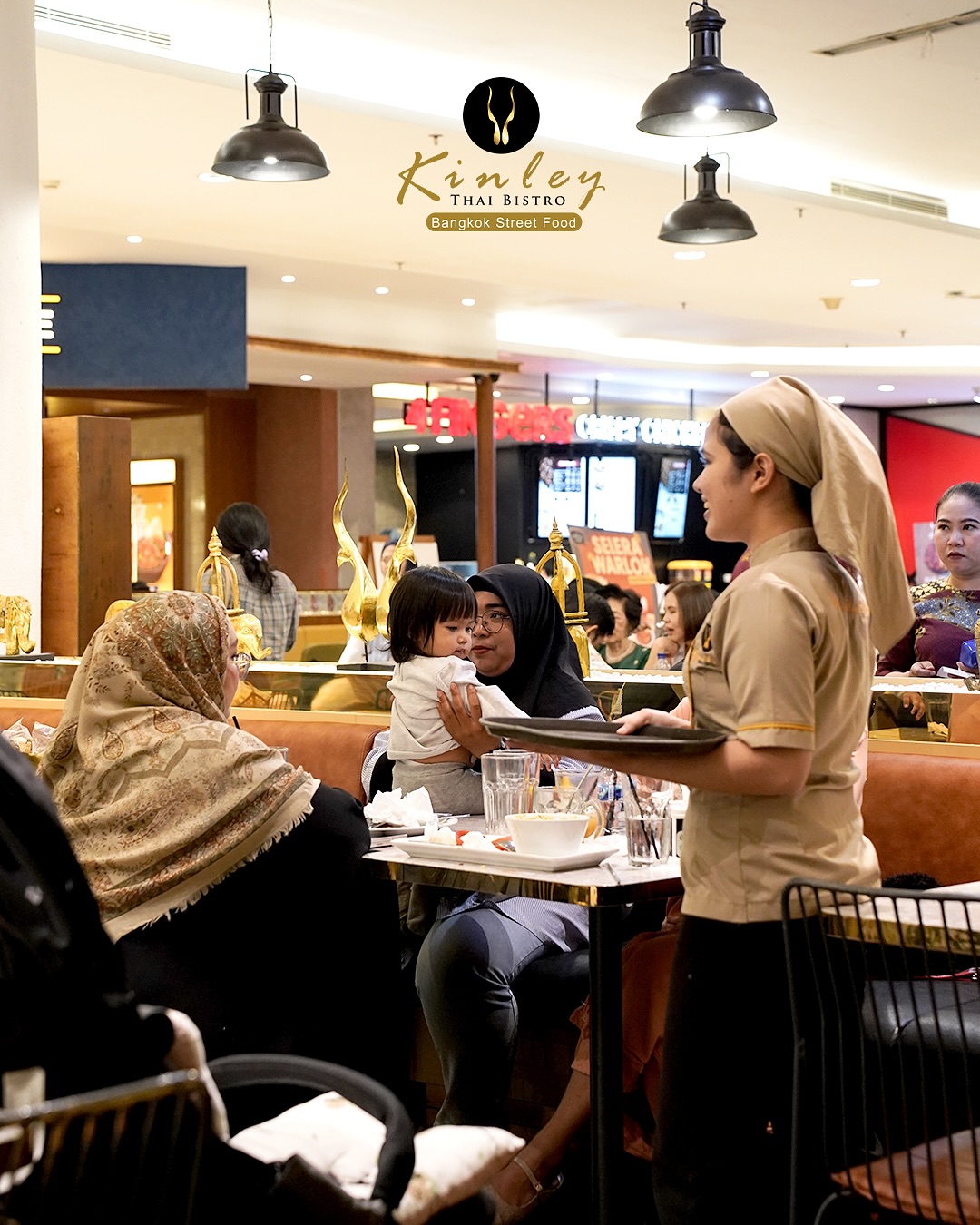 Nikmatin keseruan bareng keluarga di Kinley 
Makan enak, suasana hangat, dan vibe Thailand yang bikin betah

Rasakan kelezatan otentik di @kinleybistro! Kami hanya menggunakan bahan alami tanpa perasa atau bubuk buatan. Semua diolah dengan bahan segar, termasuk santan segar yang dipersiapkan setiap hari. Nikmati kualitas yang bisa Anda rasakan di setiap gigitan! 🥥

 Tag teman yang harus coba makan di sini!