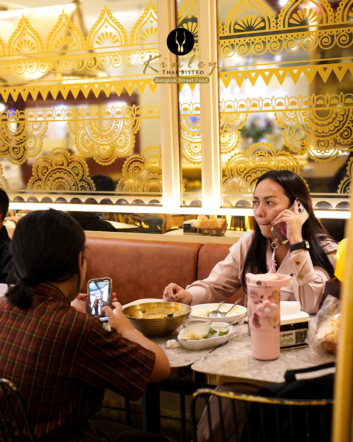 Nggak perlu jauh-jauh ke Thailand, Kinley udah siap bawa kamu kesana.

Rasakan kelezatan otentik di @kinleybistro! Kami hanya menggunakan bahan alami tanpa perasa atau bubuk buatan. Semua diolah dengan bahan segar, termasuk santan segar yang dipersiapkan setiap hari. Nikmati kualitas yang bisa Anda rasakan di setiap gigitan! 🥥

 Tag teman yang harus coba makan di sini!