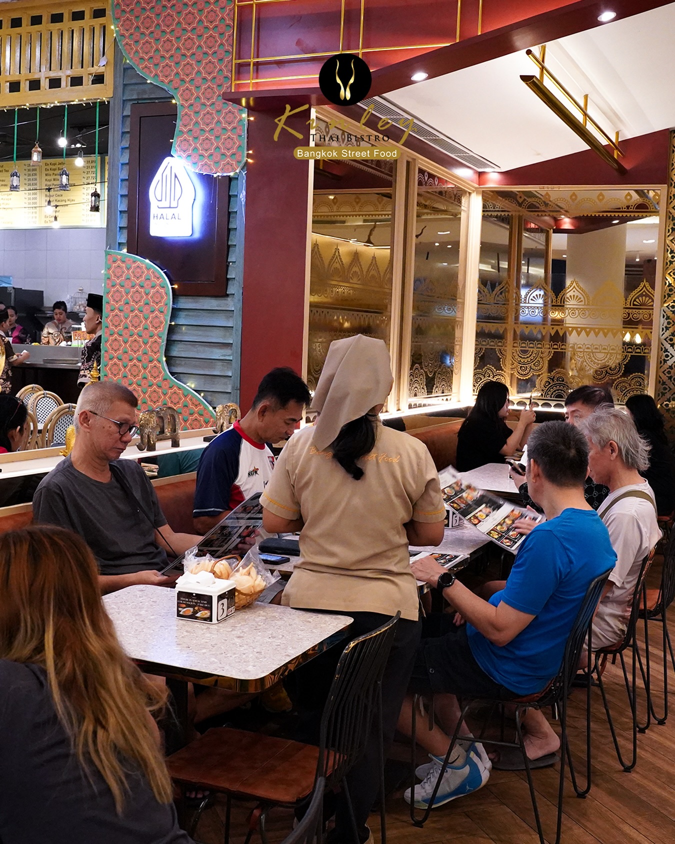 Kinley selalu jadi pilihan buat yang kangen makanan Thailand asli 

Rasakan kelezatan otentik di @kinleybistro! Kami hanya menggunakan bahan alami tanpa perasa atau bubuk buatan. Semua diolah dengan bahan segar, termasuk santan segar yang dipersiapkan setiap hari. Nikmati kualitas yang bisa Anda rasakan di setiap gigitan! 🥥

 Tag teman yang harus coba makan di sini!