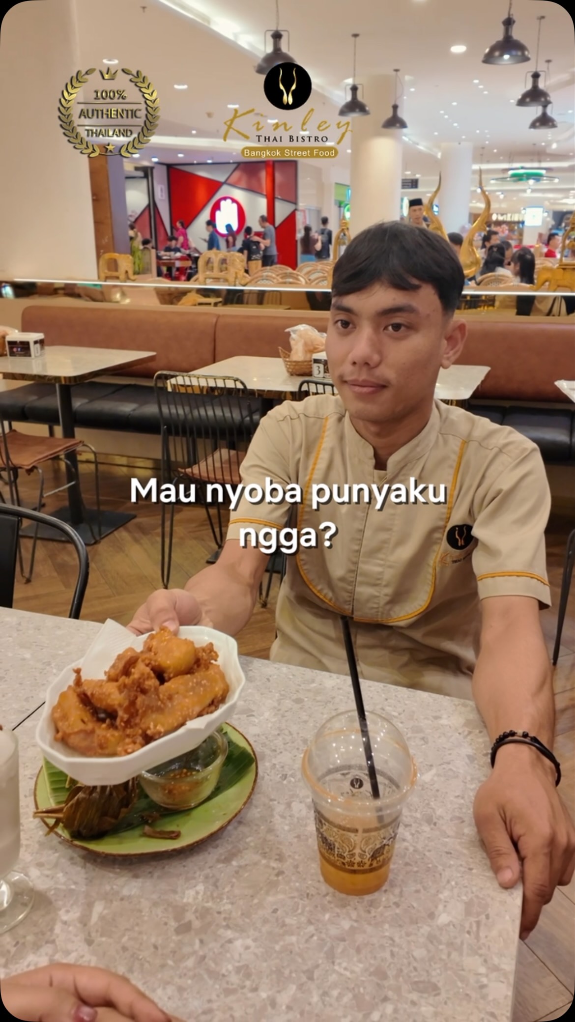 Kalau udah makan bareng, pasti ada aja momen, “Kamu mau coba punya aku?” Ujung-ujungnya jadi tukeran makanan dan sama-sama nyobain menu satu sama lain. 

Rasakan kelezatan otentik di @kinleybistro! Kami hanya menggunakan bahan alami tanpa perasa atau bubuk buatan. Semua diolah dengan bahan segar, termasuk santan segar yang dipersiapkan setiap hari. Nikmati kualitas yang bisa Anda rasakan di setiap gigitan! 🥥

 Tag teman yang harus coba makan di sini!